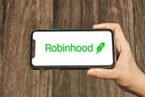 eToro and Robinhood 